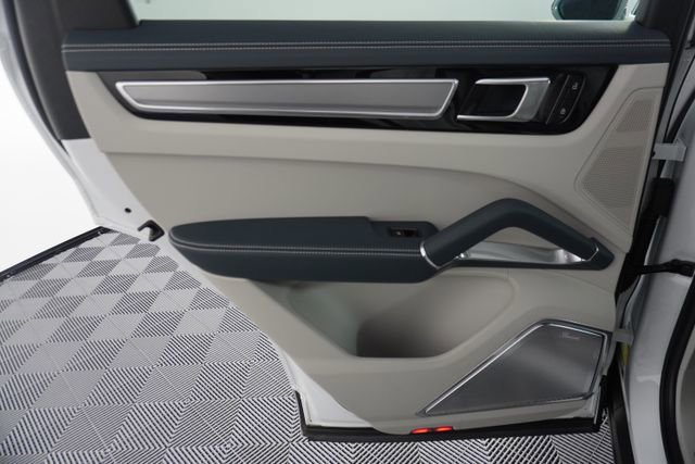 Used 2022 Porsche Cayenne Turbo image 24