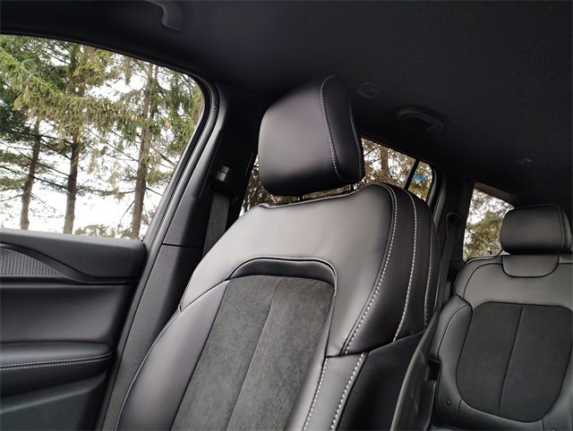 New 2025 Jeep Grand Cherokee L Laredo image 24