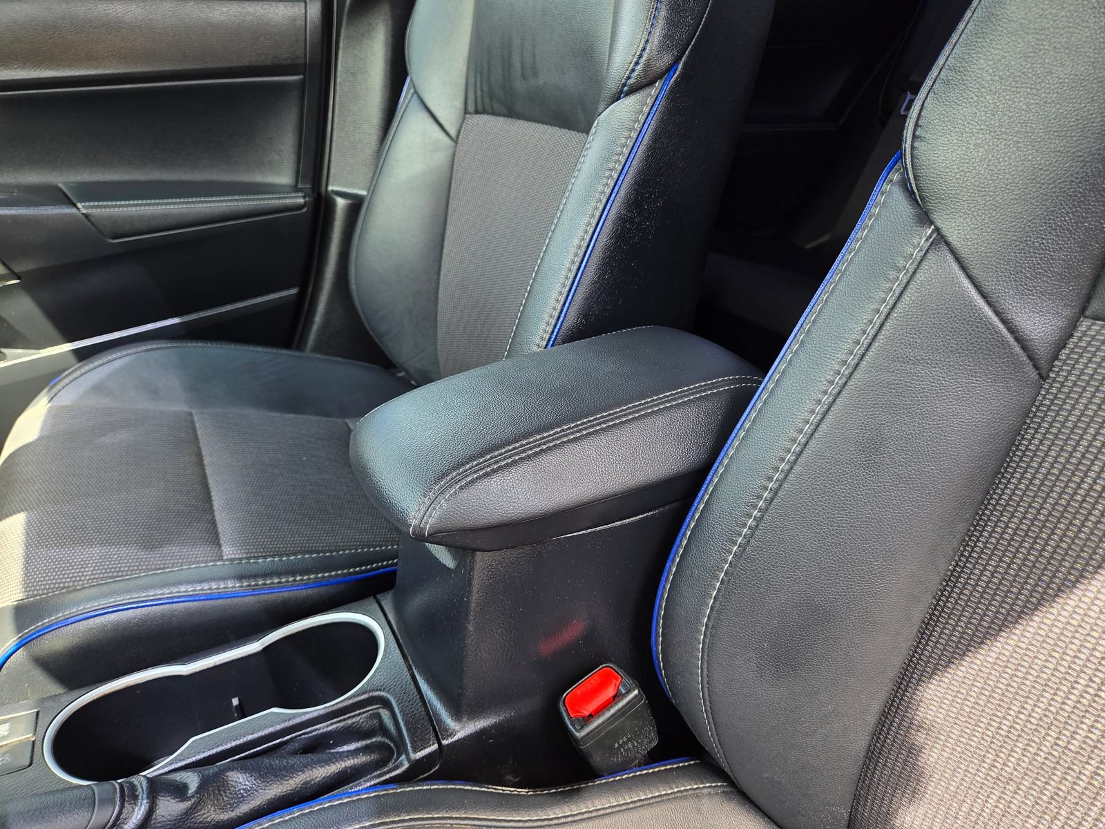 Used 2019 Toyota Corolla SE FWD image 30