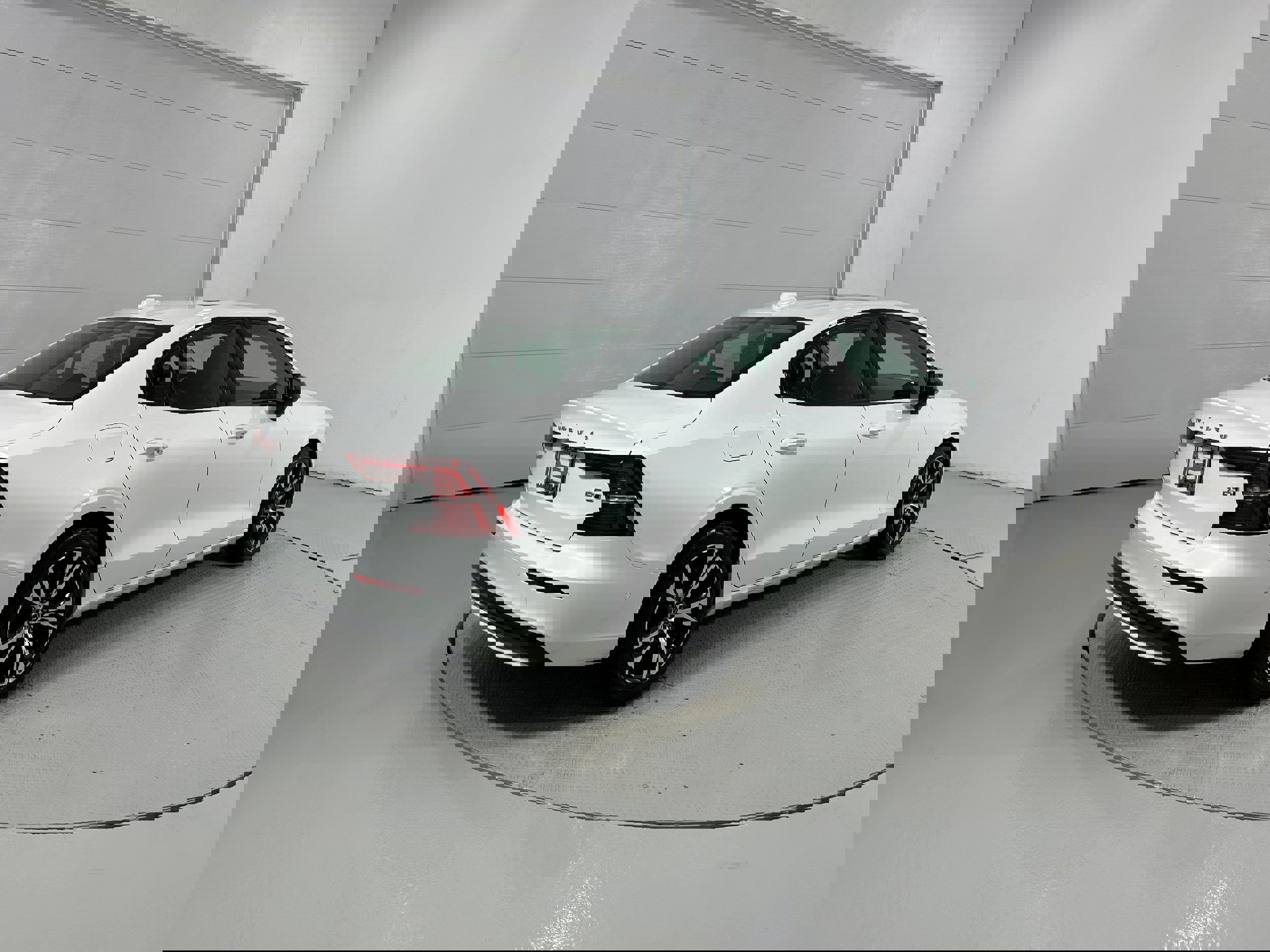 Used 2024 Volvo S60 B5 Plus image 30