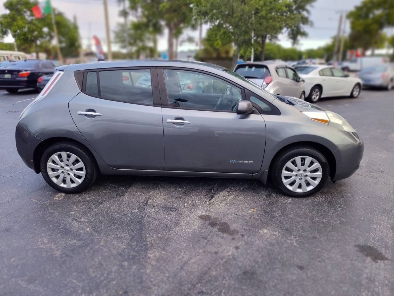 Used 2015 Nissan Leaf S FWD image 6