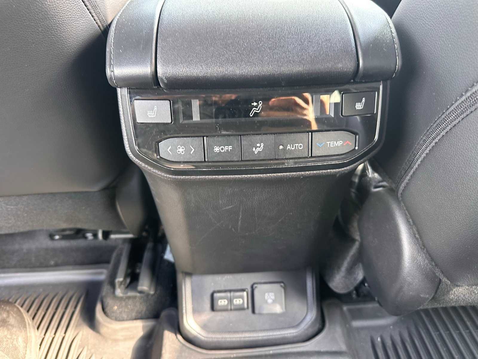 Used 2024 Toyota Highlander Platinum image 23