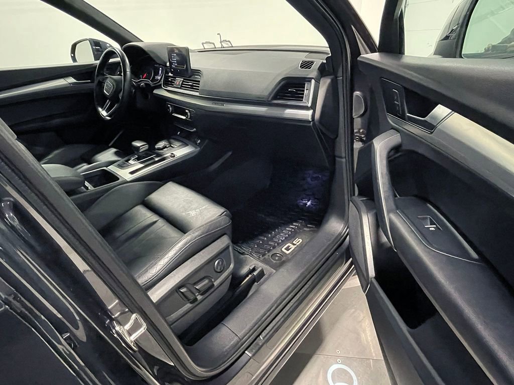 Used 2020 Audi Q5 2.0T Premium w/ Titanium Sport Package image 25