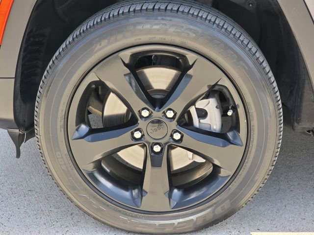 Used 2023 Jeep Grand Cherokee L Laredo RWD image 9