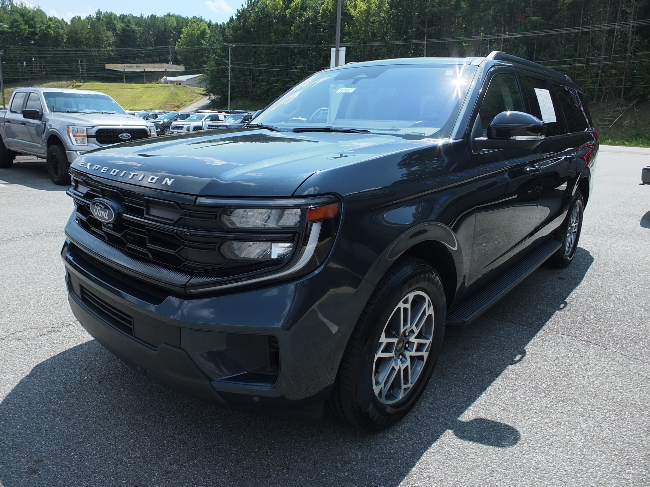 Used 2025 Ford Expedition Max Active RWD image 7