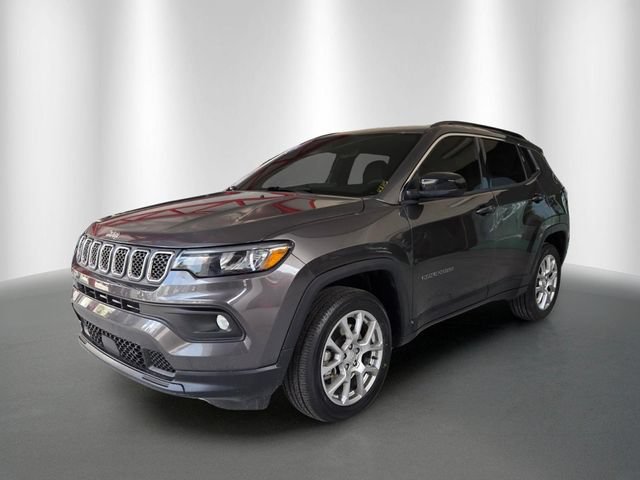 Used 2023 Jeep Compass Latitude AWD/4WD image 2