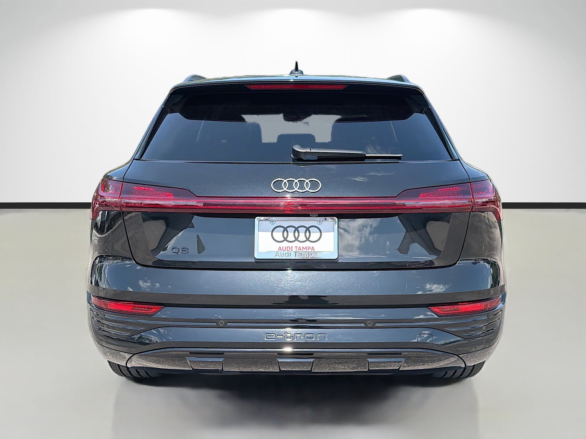 Used 2024 Audi Q8 e-tron Prestige w/ Prestige Package AWD/4WD image 4