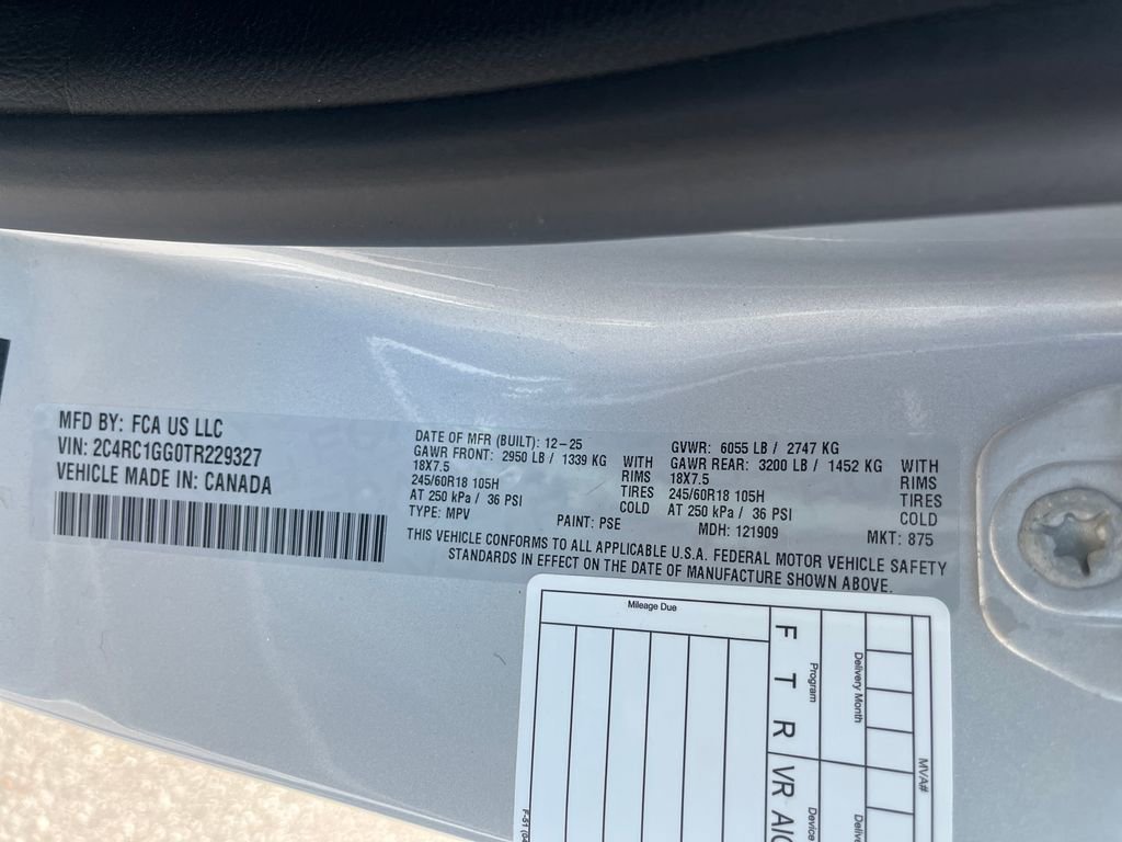 Used 2026 Chrysler Pacifica Limited FWD image 31