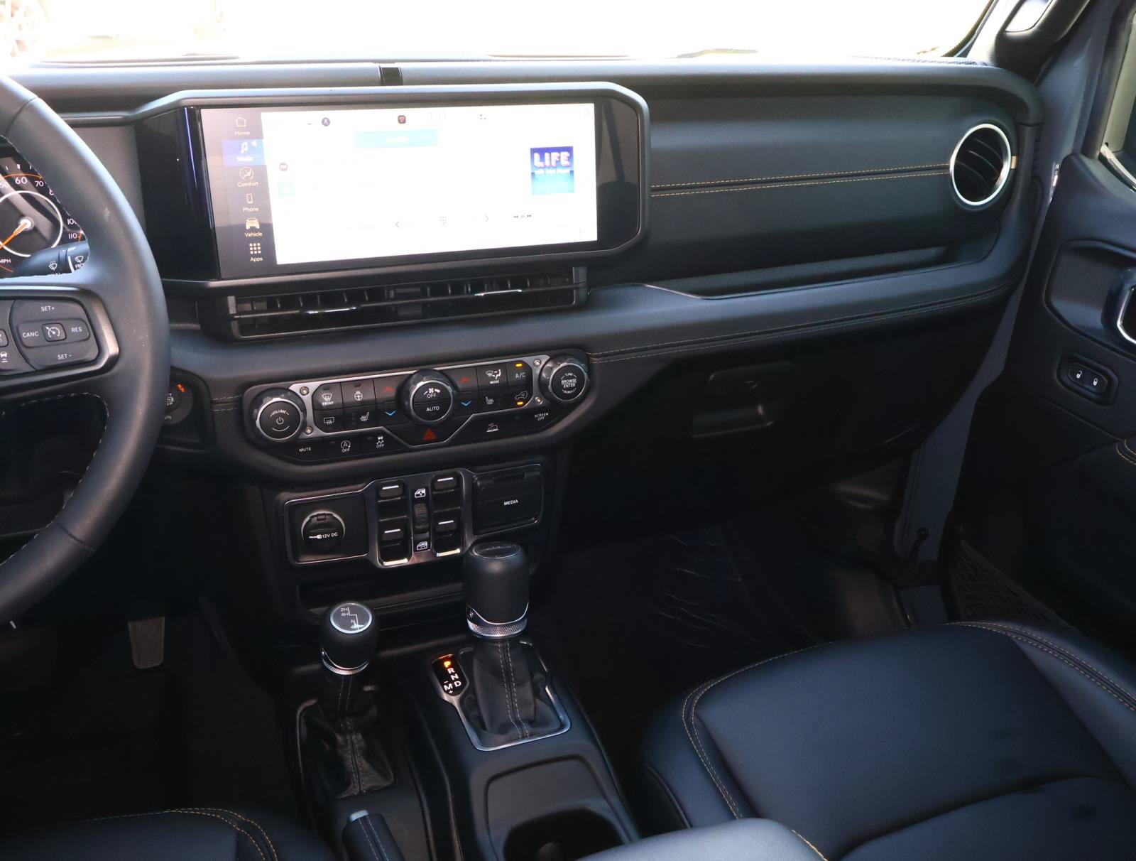 Used 2025 Jeep Gladiator Sport AWD/4WD image 12