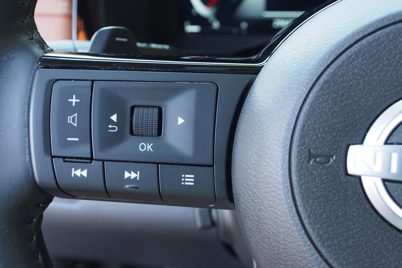 Used 2024 Nissan Pathfinder Platinum w/ Cargo Package FWD image 27