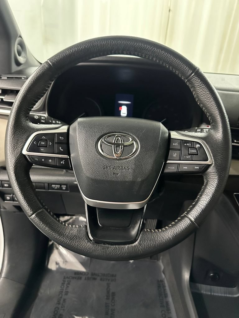 Used 2022 Toyota Sienna XLE w/ XLE Plus Package FWD image 16