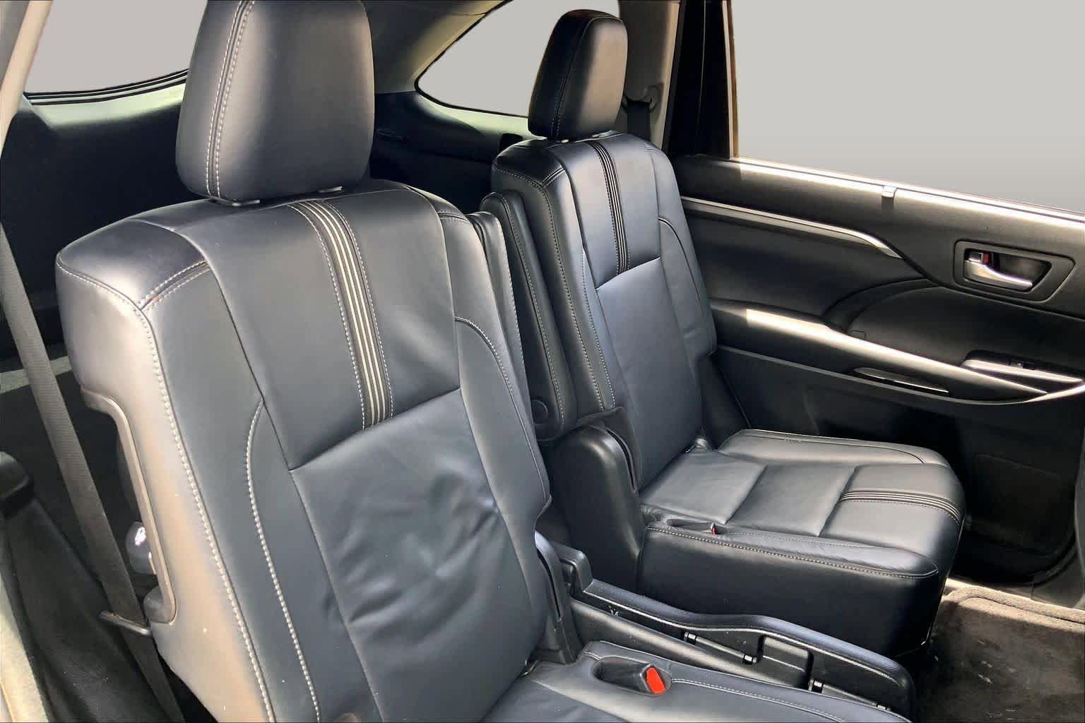 Used 2017 Toyota Highlander SE AWD/4WD image 20