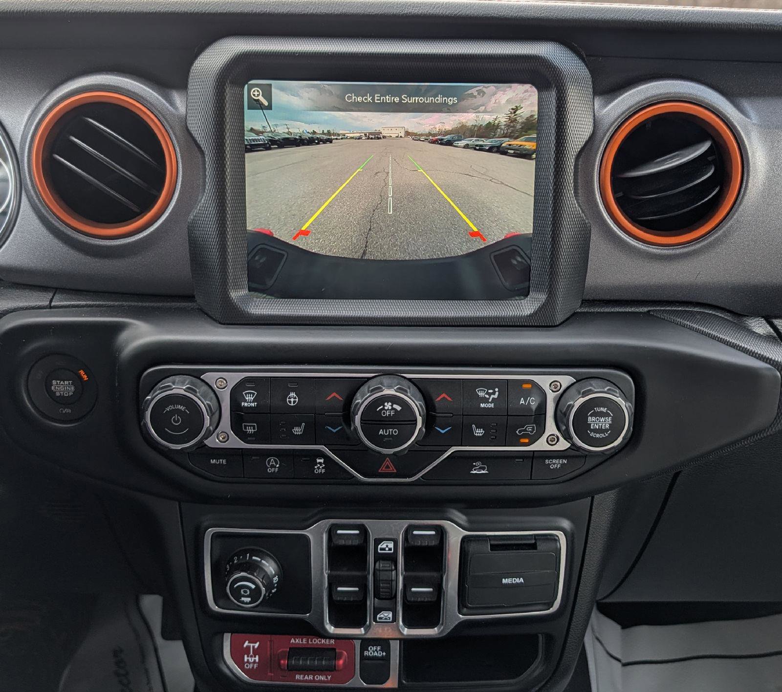 Used 2023 Jeep Gladiator Mojave w/ Cold Weather Group image 17