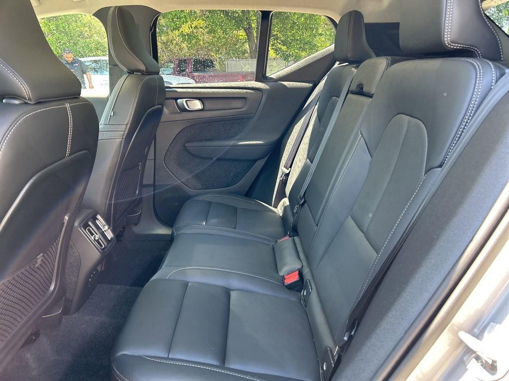Used 2025 Volvo XC40 B5 Plus image 20