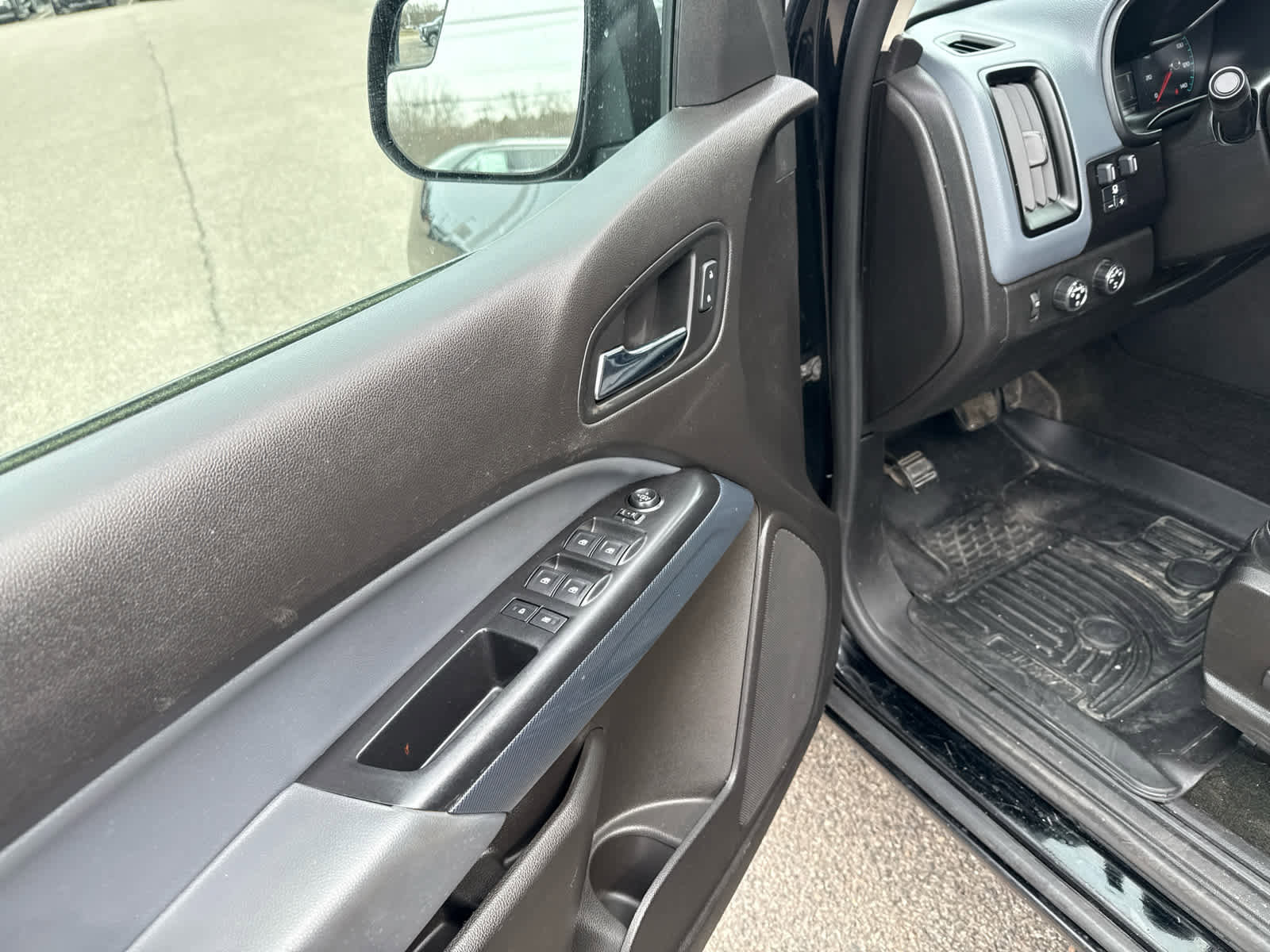 Used 2016 Chevrolet Colorado Z71 image 14