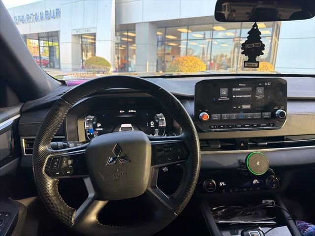 Used 2024 Mitsubishi Outlander SE Black Edition image 6