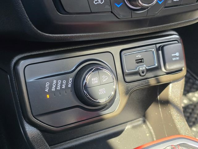 Used 2020 Jeep Renegade Trailhawk w/ Premium Leather Group AWD/4WD image 36