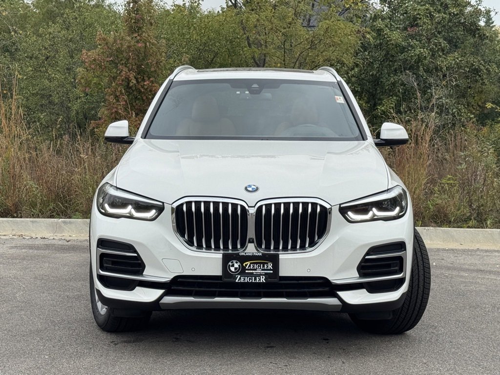 Used 2023 BMW X5 xDrive40i w/ Premium Package image 2