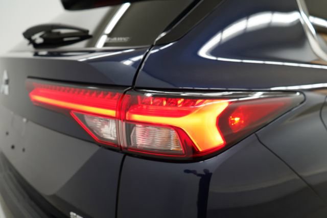 Used 2023 Mitsubishi Outlander SE image 15