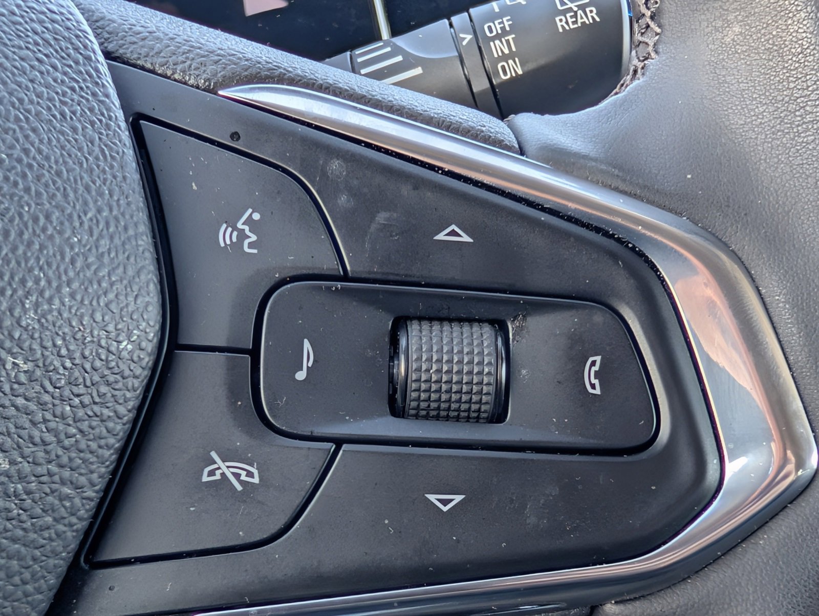 Used 2025 Chevrolet Trax LT w/ Driver Confidence Package image 13