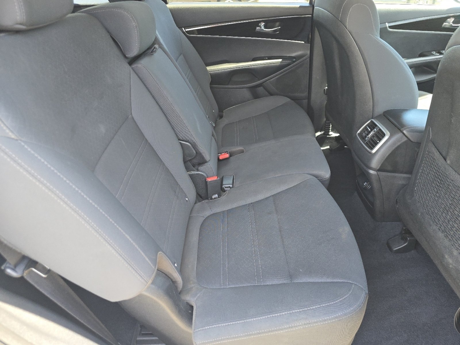 Used 2020 Kia Sorento L FWD image 18