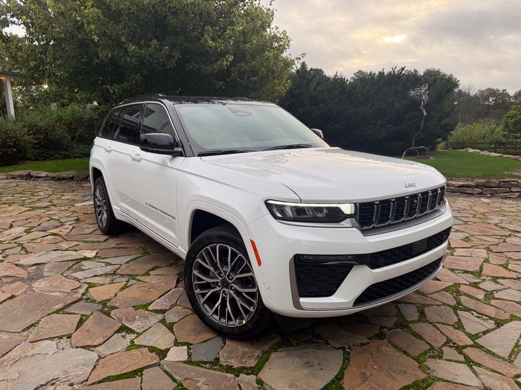 New 2027 Jeep Grand Cherokee Summit AWD/4WD image 2