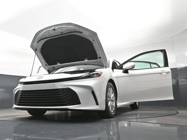 Used 2025 Toyota Camry LE FWD image 32
