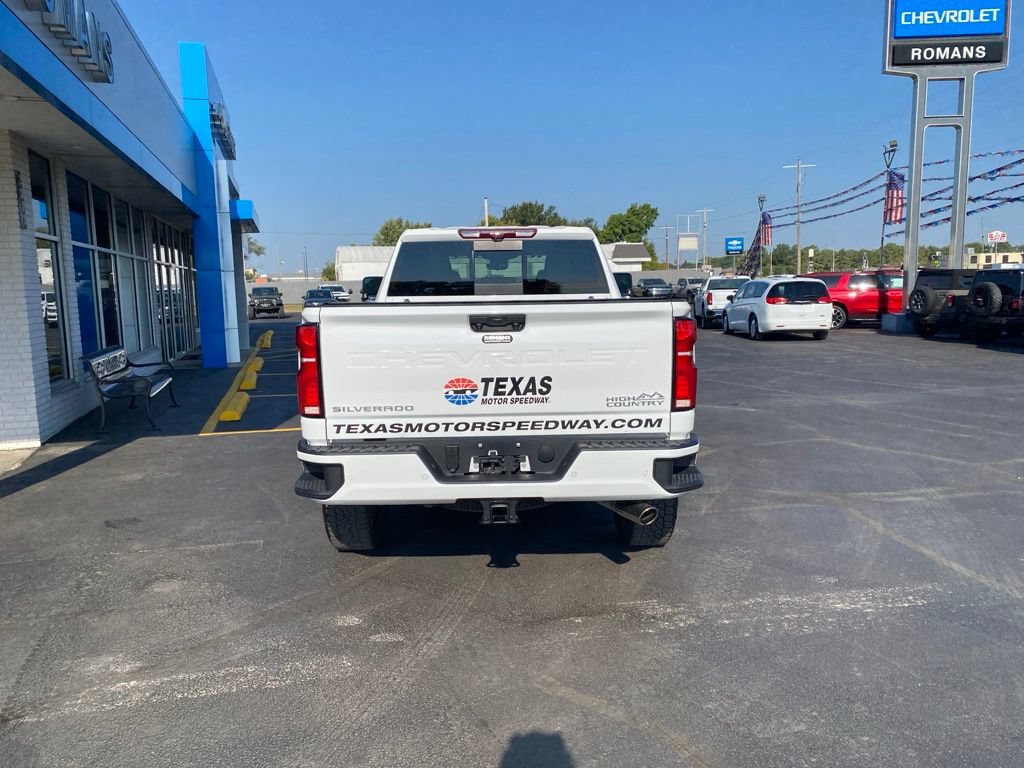 Used 2026 Chevrolet Silverado 2500 High Country w/ High Country Premium Package AWD/4WD image 5