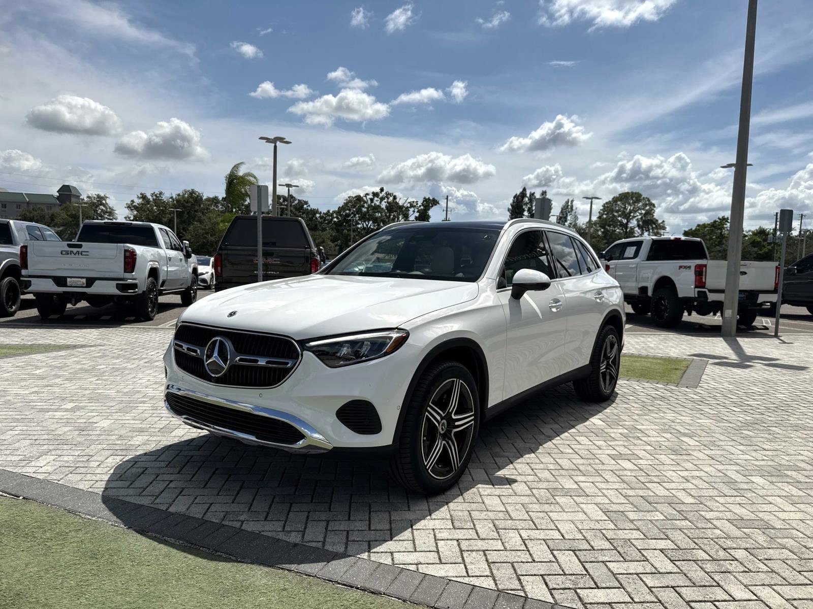 New 2027 Mercedes-Benz GLC 300 image 2