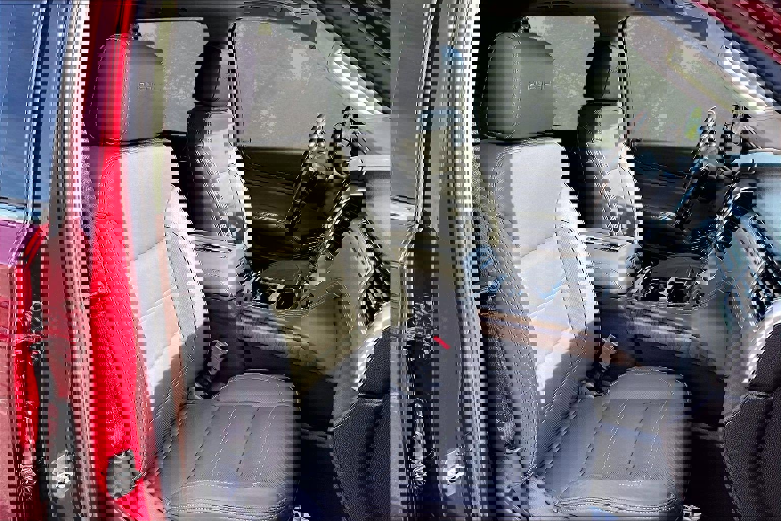 Used 2020 GMC Yukon Denali w/ Denali Premium Package image 33