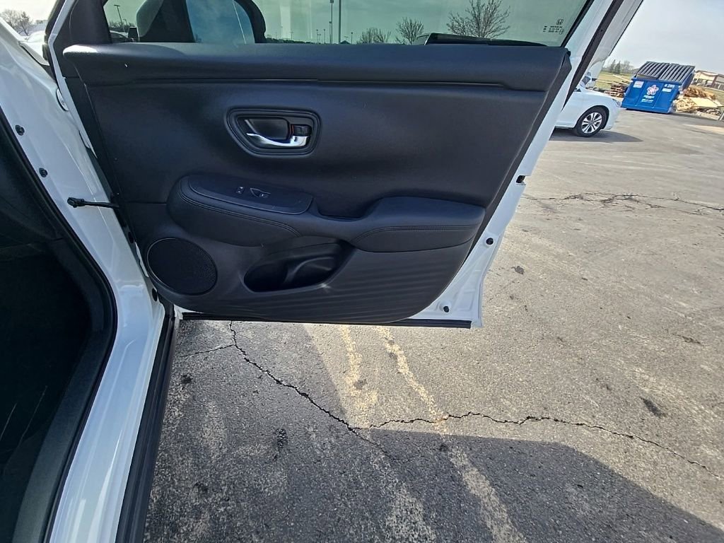 Used 2025 Honda HR-V LX image 28