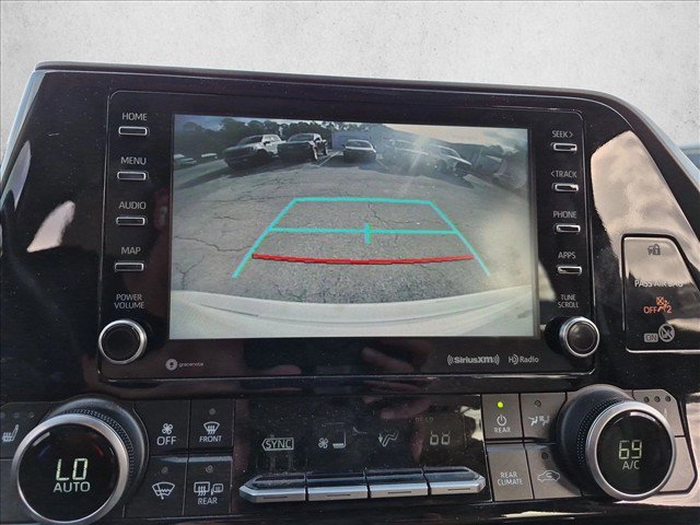 Used 2021 Toyota Highlander XLE FWD image 10