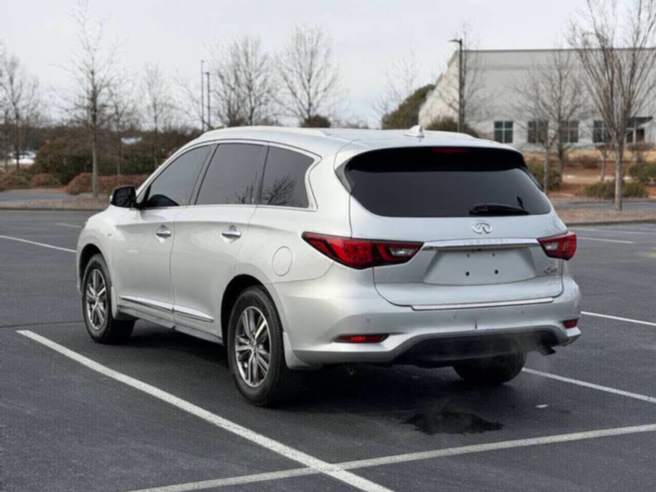 Used 2019 INFINITI QX60 Luxe w/ Essential Package image 5