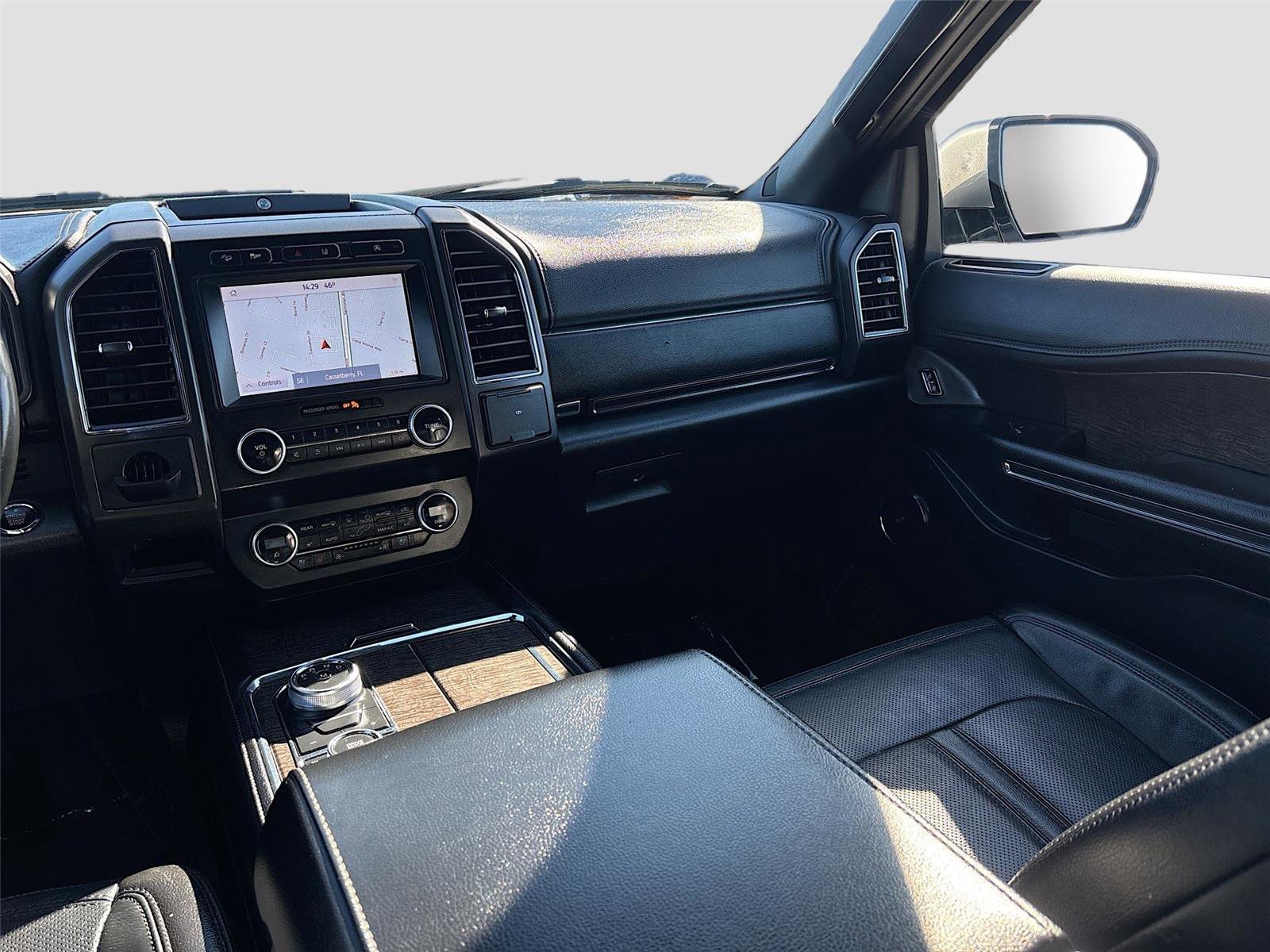 Used 2020 Ford Expedition Limited image 27