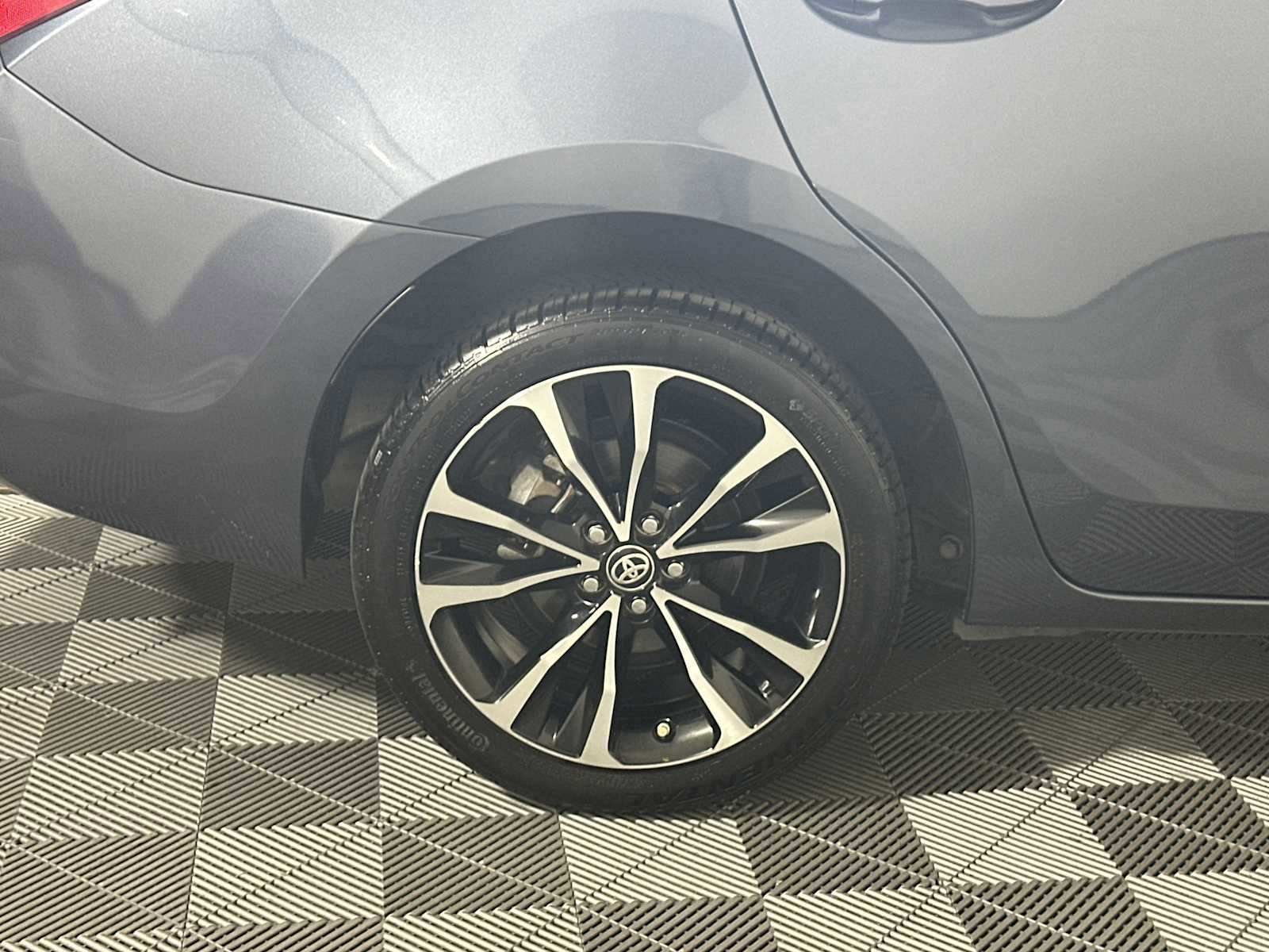 Used 2017 Toyota Corolla SE FWD image 18