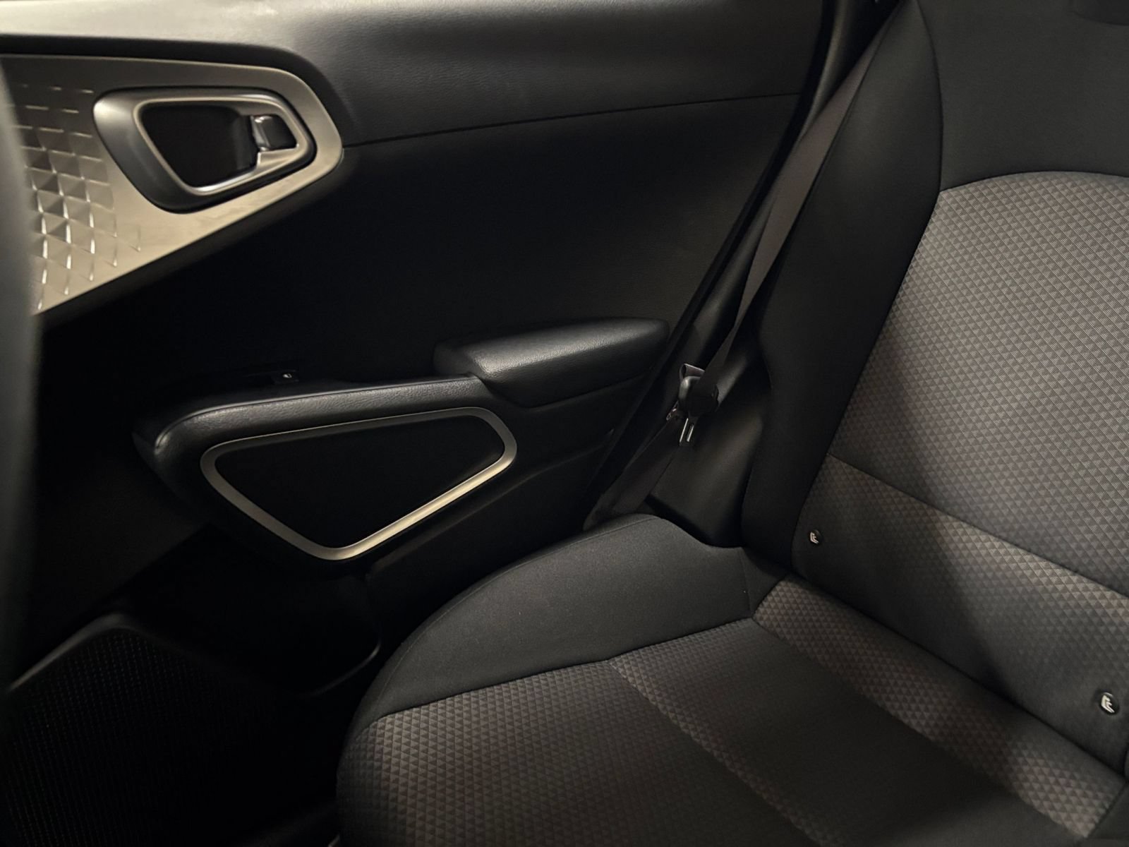 Used 2025 Kia Soul LX w/ LX Technology Package FWD image 36