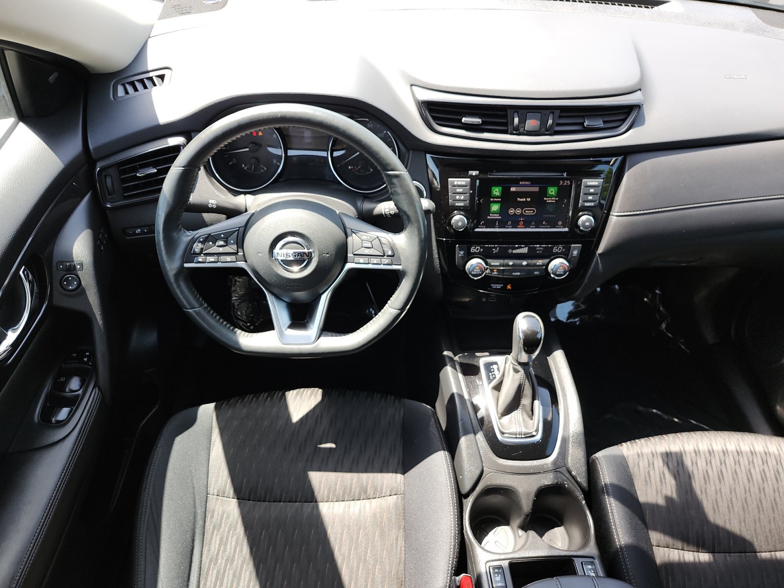 Used 2018 Nissan Rogue SV w/ Premium Package FWD image 10