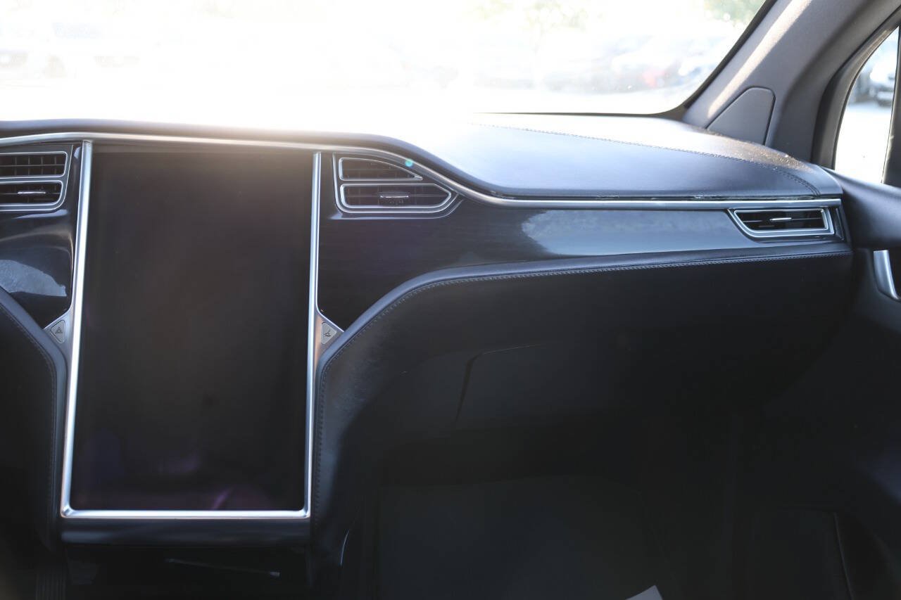 Used 2018 Tesla Model X 75D AWD/4WD image 23