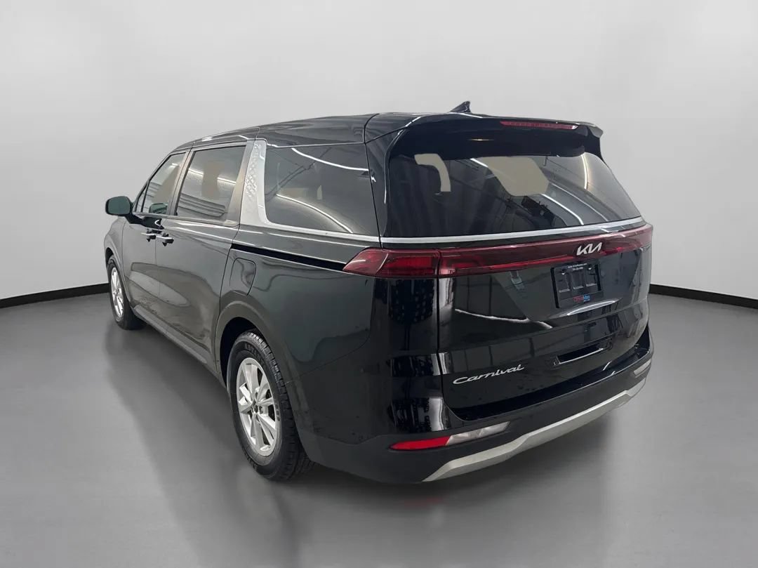 Used 2022 Kia Carnival LX FWD image 7