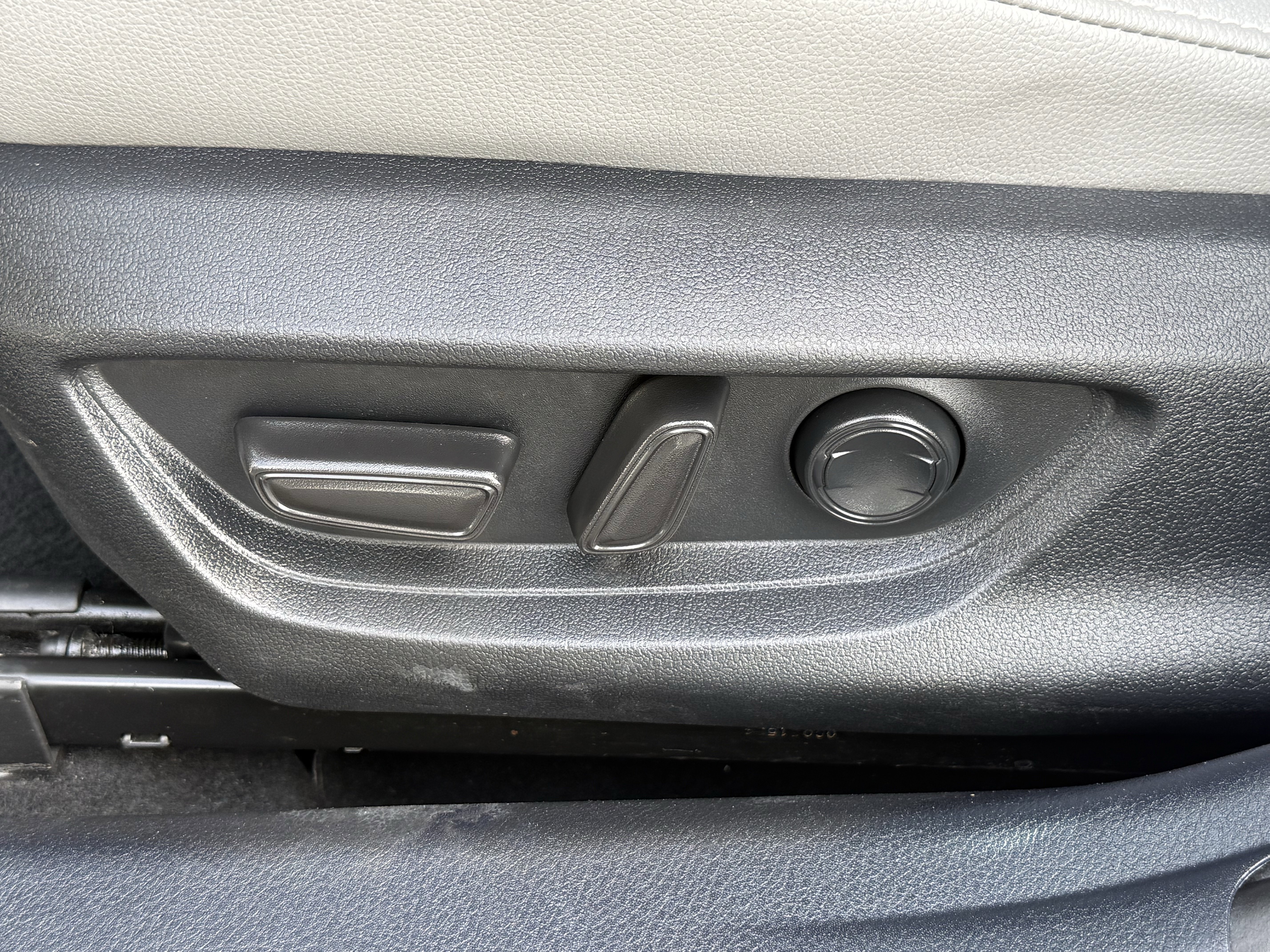 Used 2025 Toyota Camry SE FWD image 24