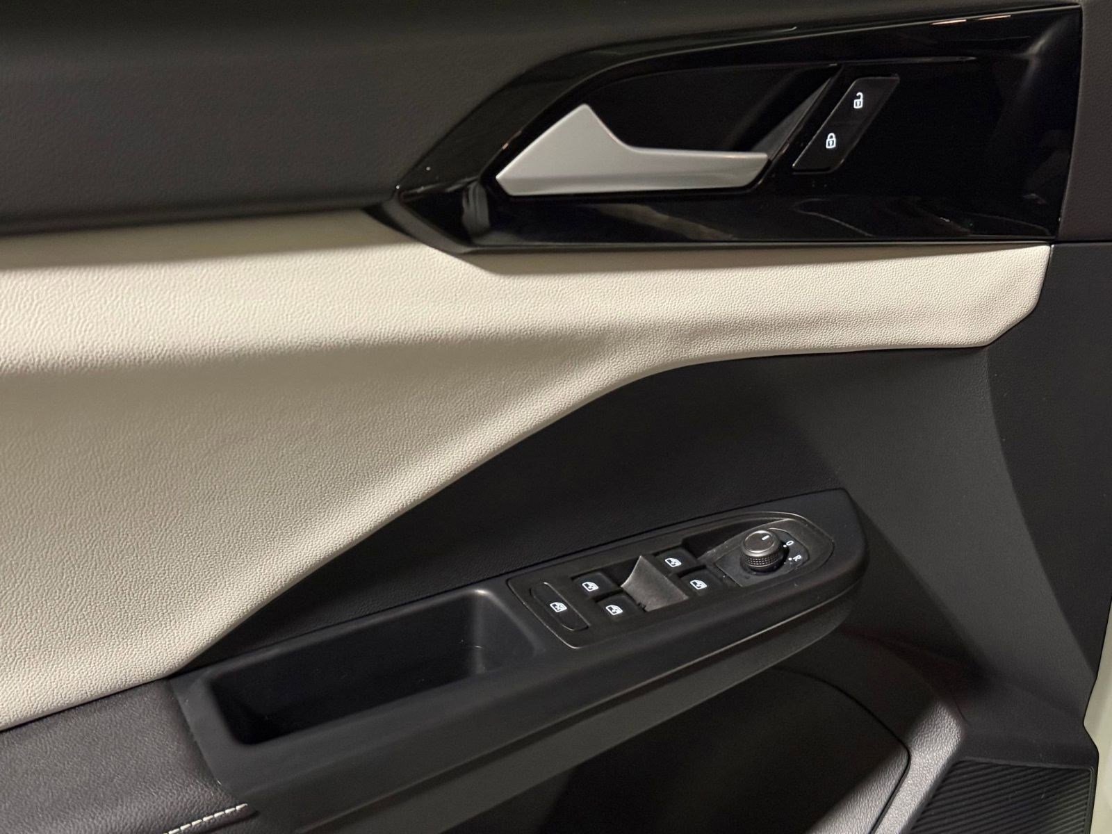 Used 2025 Volkswagen Taos S image 14