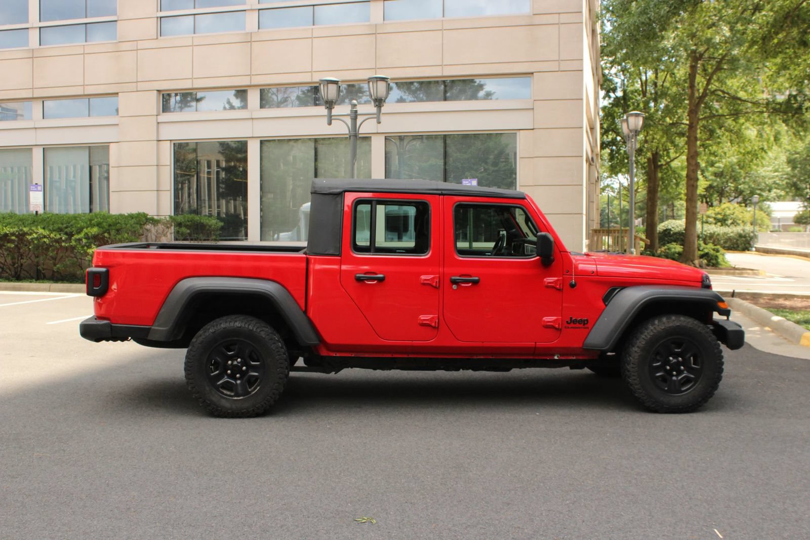 Used 2020 Jeep Gladiator Sport AWD/4WD image 6