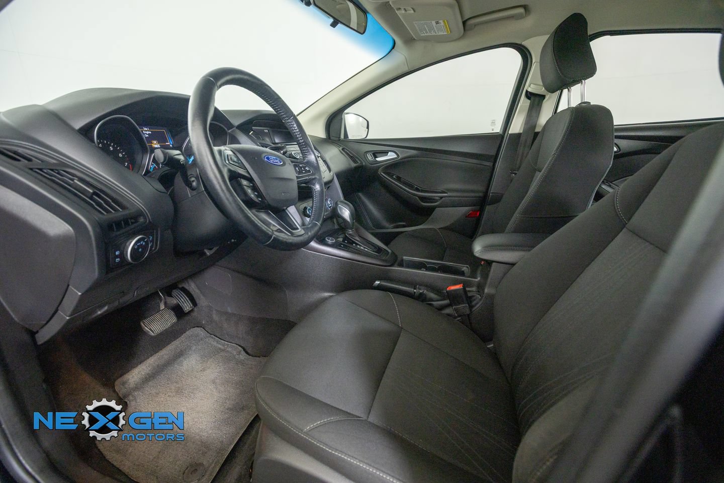 Used 2017 Ford Focus SE w/ SE Sport Package FWD image 10