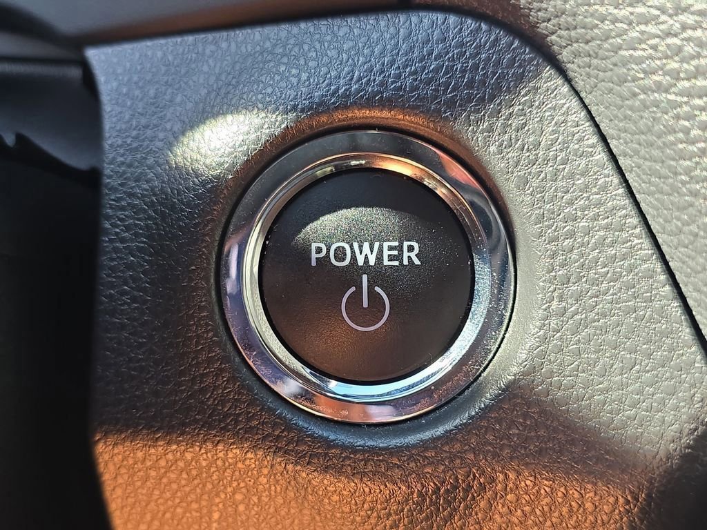 Used 2023 Toyota RAV4 SE image 32