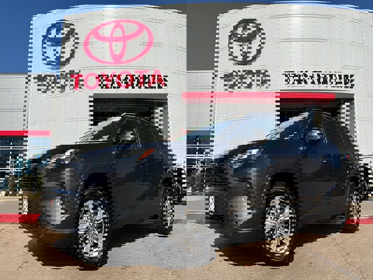 Used 2025 Toyota RAV4 XLE image 2
