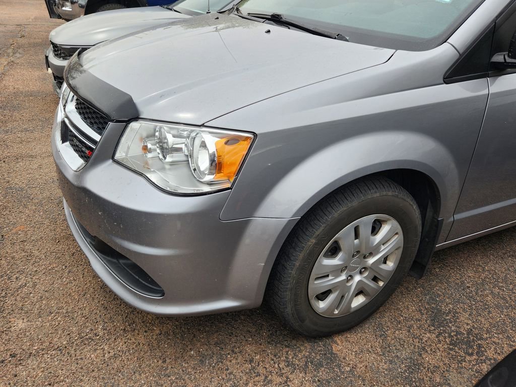 Used 2018 Dodge Grand Caravan SE w/ UConnect Hands-Free Group image 4