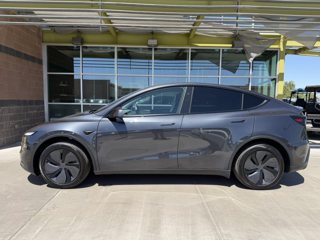 Used 2026 Tesla Model Y Long Range RWD image 7