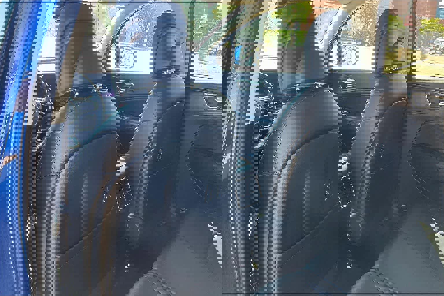 Certified 2025 Kia Sportage EX FWD image 12