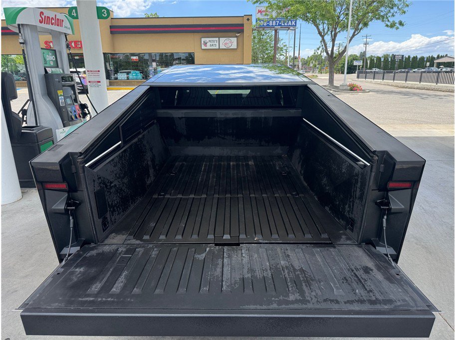 Used 2024 Tesla Cybertruck AWD Crew Cab image 30
