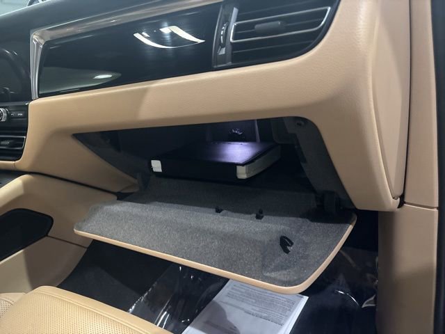 Used 2021 Porsche Macan image 36